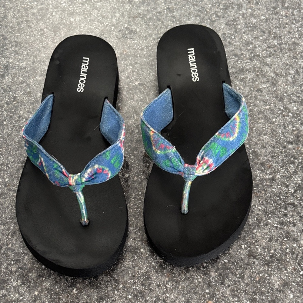 🌻5/$20🌻 Maurices Black Sandals with Blue Patterned Straps